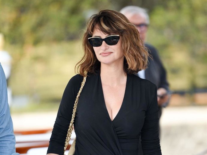 Penélope Cruz vuelve a escribir su propio manual de estilo en Venecia