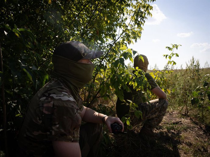 29 de agosto de 2026, Dnipropetrovsk, Ucrânia: REGIÃO DE DNIPROPETROVSK, UCRÂNIA — 29 DE AGOSTO DE 2026: Um militar ucraniano da unidade de reconhecimento aéreo da 148ª Brigada de Artilharia Independente atua durante uma operação no setor de Oleksandrivka