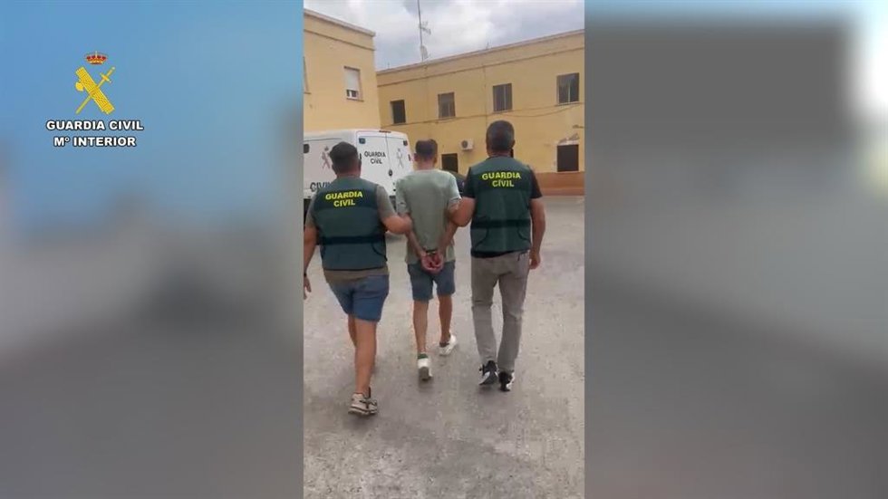 Almería.-Sucesos.-Detenido el presunto autor de más de una decena de robos en áticos de Roquetas de Mar