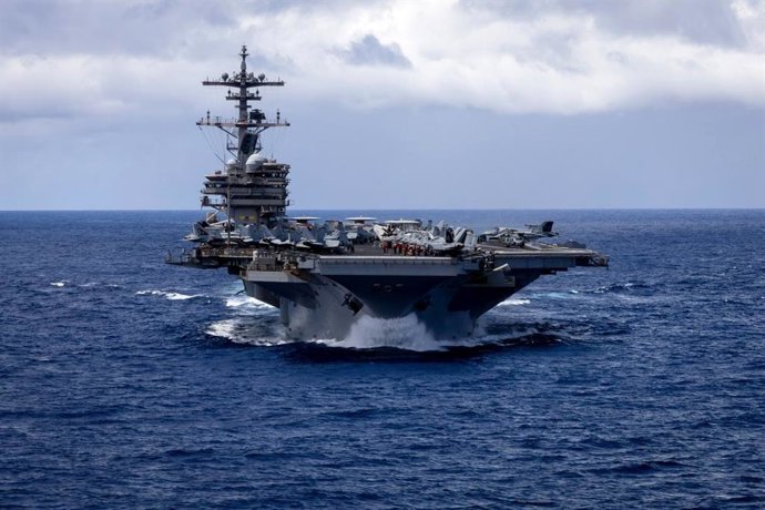 Archivo - El portaaviones de la clase Nimitz USS George H.W. Bush navega por el océano Índico, en la zona de responsabilidad del Mando Central (CENTCOM) del Ejército de Estados Unidos, en el marco del cierre perimetral norteamericano del estrecho de Ormuz