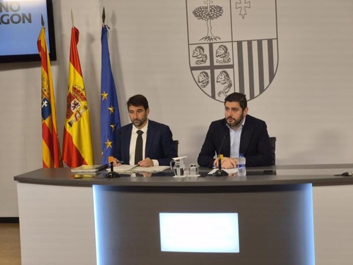 El director general de Familia del Gobierno de Aragón, David Sainz, y el consejero de Desregulación, Bienestar Social y Familia, Alejandro Nolasco.