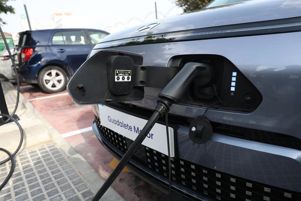 Archivo - Coche eléctrico