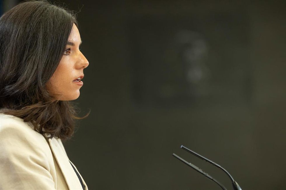 La portavoz de Vox en el Congreso, Pepa Millán, durante una rueda de prensa en el Congreso.