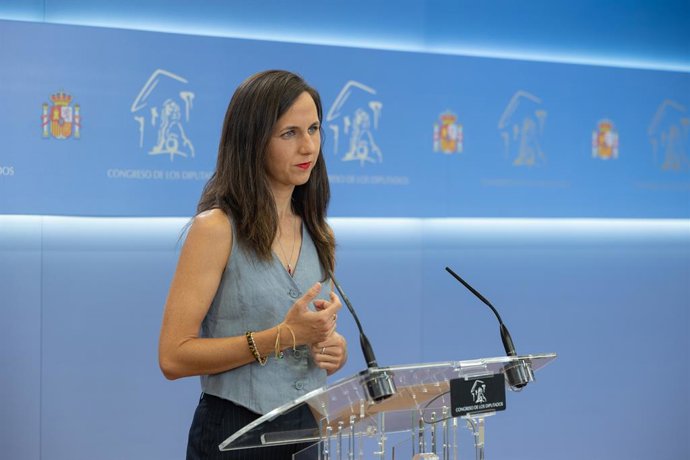 A secretária-geral e deputada do Podemos, Ione Belarra, durante uma coletiva de imprensa no Congresso dos Deputados, em 1º de setembro de 2026, em Madri (Espanha).