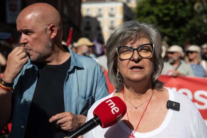 Archivo - El secretario general de CCOO, Unai Sordo, y la secretaria general de CCOO de Madrid, Paloma López, atienden a los medios durante una manifestación bajo el lema ‘De las respuestas a la acción’, a 27 de mayo de 2026