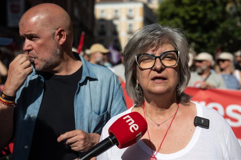 Archivo - El secretario general de CCOO, Unai Sordo, y la secretaria general de CCOO de Madrid, Paloma López, atienden a los medios durante una manifestación bajo el lema ‘De las respuestas a la acción’, a 27 de mayo de 2026