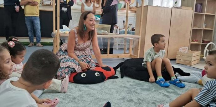 La consejera de Educación, Ciencia y Universidades del Gobierno de Aragón, Carmen Susín, visita el CEIP Ramón y Cajal de Pina de Ebro con motivo del inicio del curso escolar.