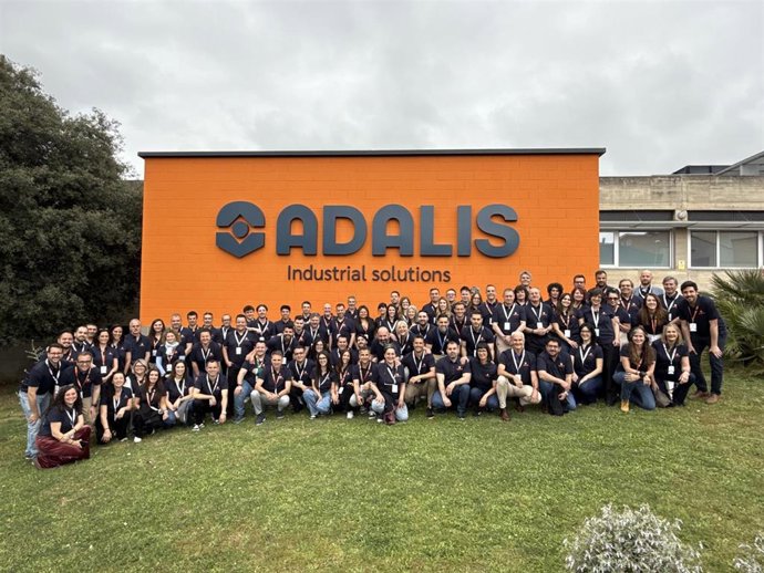 Adalis está especializada en servicios de mantenimiento, reparación y operaciones.