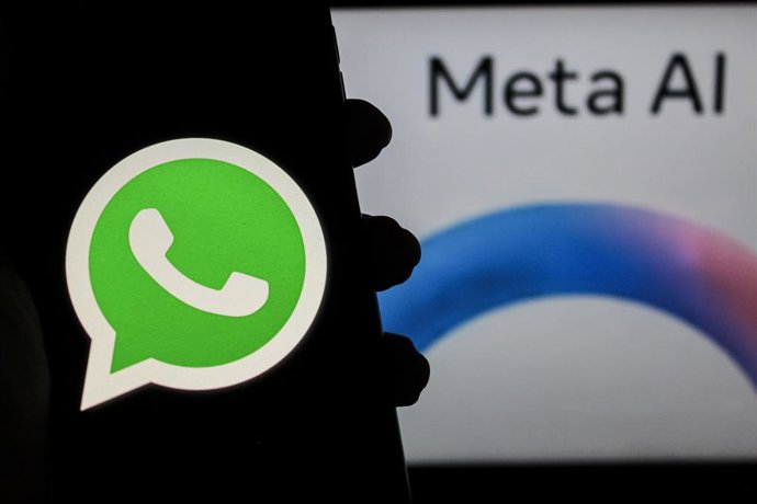 Archivo - 19 December 2024, Indonesia, Bandung: In this photo illustration, Whatsapp logo is displayed on a smartphone with Cyber Meta Logo in the background. Photo: Algi Febri Sugita/ZUMA Press Wire/dpa