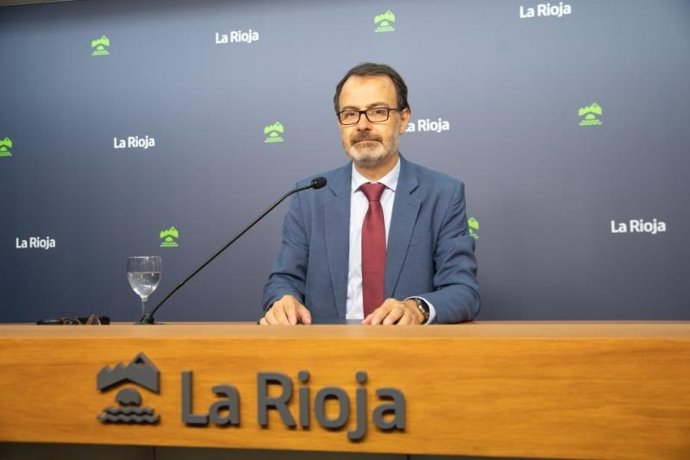 El viceconsejero de Educación, Universidades y Formación Profesional, Miguel Ángel Fernández, informa de las novedades del próximo curso escolar 2026/2027 en La Rioja
