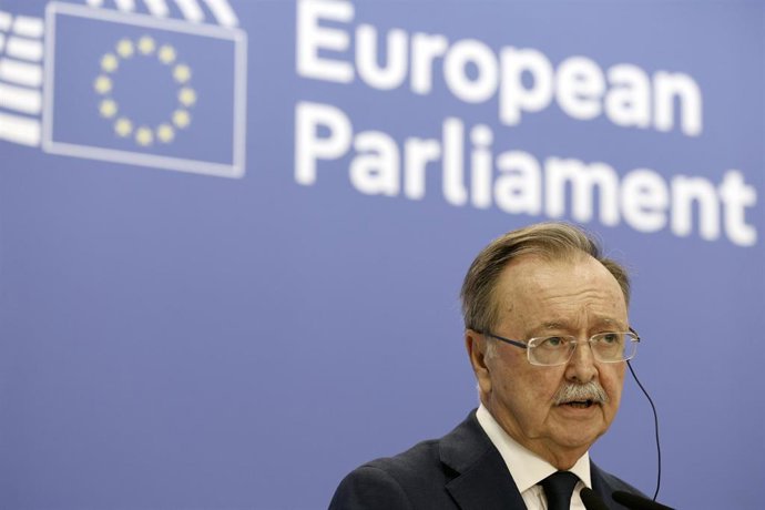 El presidente de Ceuta, Juan José Vivas, ofrece una rueda de prensa en el Parlamento Europeo, a 8 de septiembre de 2026, en Bruselas (Bélgica). 