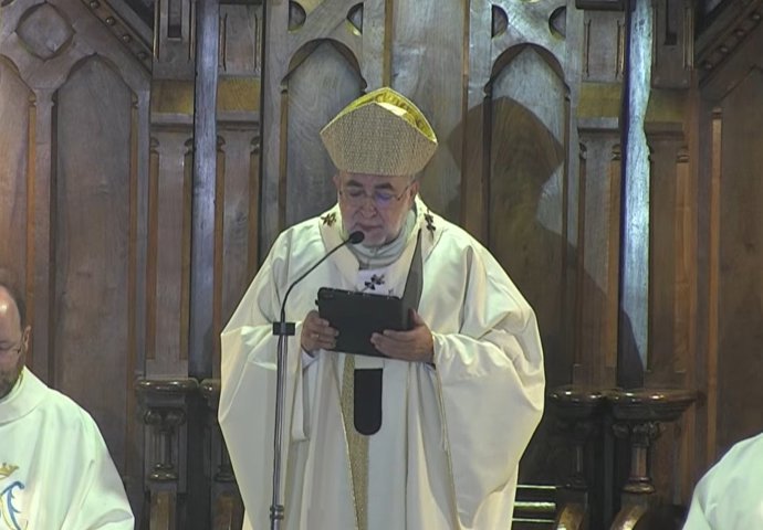 El Arzobispo de Oviedo, Jesús Sanz Montes, en Covadonga.