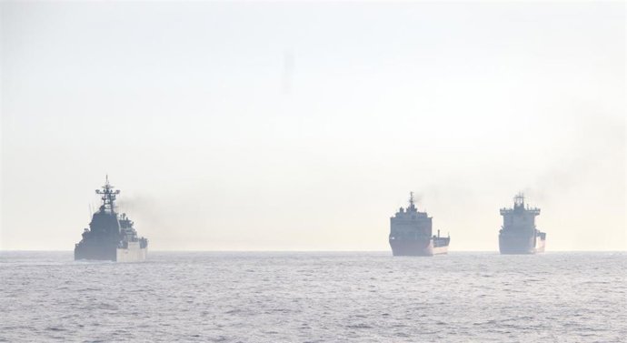 El patrullero 'Tagomago' monitoriza un buque ruso que escoltaba a dos mercantes también rusos en el estrecho de Gibraltar y el mar de Alborán.