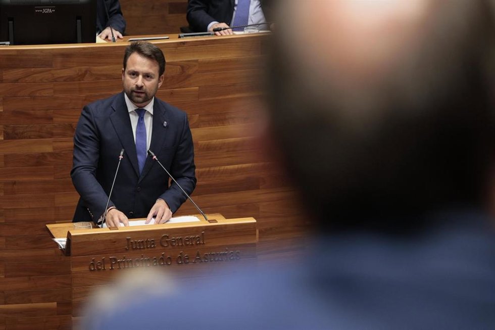 El presidente del PP de Asturias, Álvaro Queipo, en el parlamento asturiano.