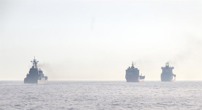 El patrullero 'Tagomago' monitoriza un buque ruso que escoltaba a dos mercantes también rusos en el estrecho de Gibraltar y el mar de Alborán.