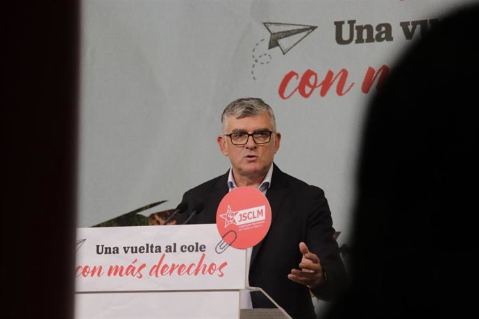 El presidente del grupo socialista en las Cortes de Castilla-La Mancha, Ángel Tomás Godoy