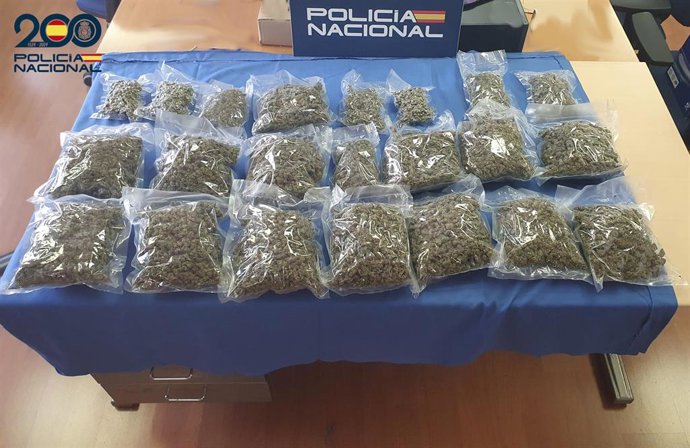 Detenida la destinataria de un paquete con más de tres kilos y medio de marihuana en Manacor
