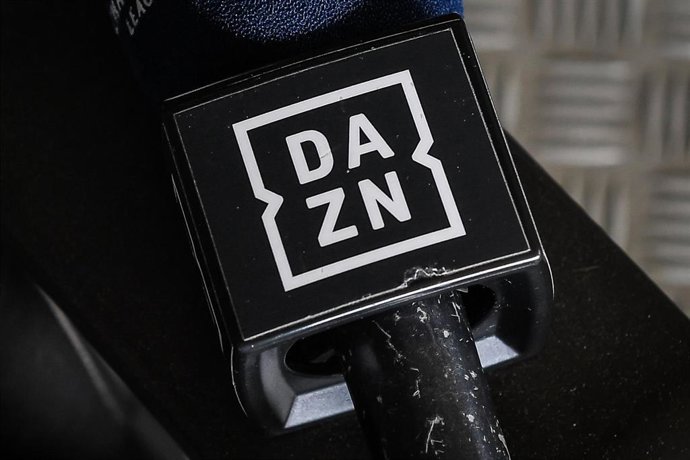 Archivo - Logo de DAZN en un micrófono. 