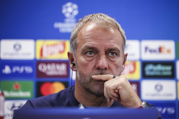 El entrenador del FC Barcelona, Hansi Flick, en rueda de prensa previa al partido de Champions contra el Feyenoord
