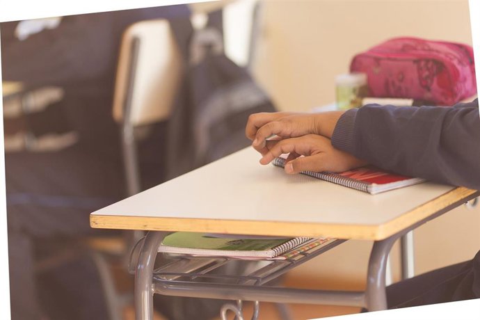 Archivo - Colegio, escuela, aula, primaria, clase, niño, niña, niños, estudiando, estudiar, deberes, profesor, profesora, profesores