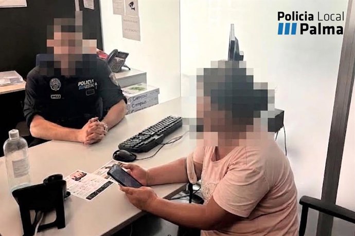 La detenida, en dependencias policiales.