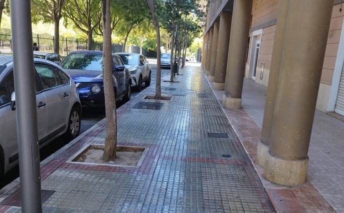Una de las calles tras las tareas de limpieza.