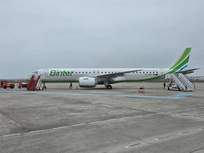 Archivo - Avión 'Cantabria' de Binter.