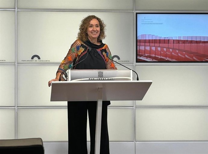 La portavoz de ERC en el Parlament, Ester Capella, en una rueda de prensa