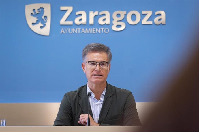 El portavoz del Gobierno de Zaragoza y consejero municipal de Urbanismo, Víctor Serrano
