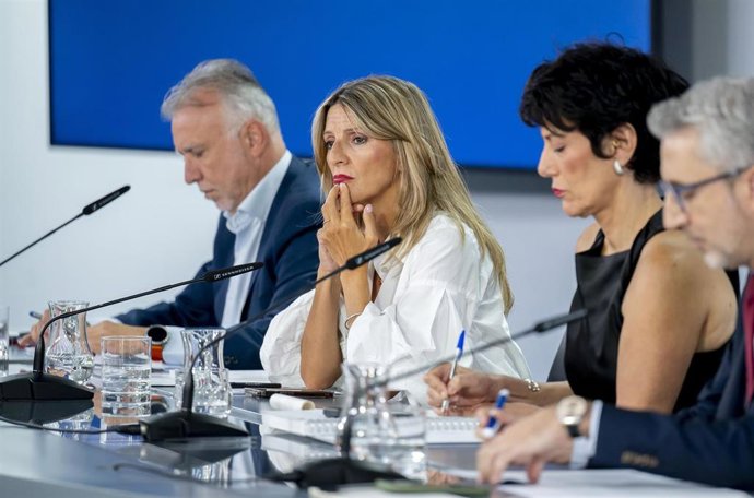 El ministro de Política Territorial Ángel Víctor Torres; la vicepresidenta segunda y ministra de Trabajo, Yolanda Díaz; la ministra de Inclusión, Seguridad Social y Migraciones y portavoz del Gobierno, Elma Saiz; y el ministro de Hacienda, Arcadi España