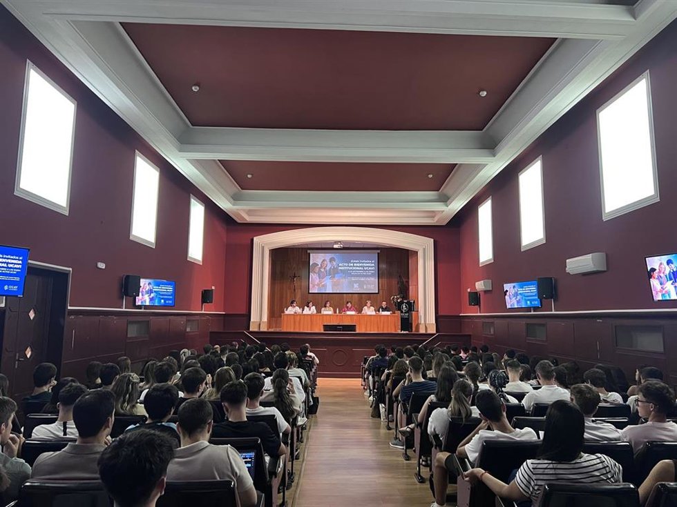 La Universidad Católica de Ávila (UCAV) da la  bienvenida al curso 2026-2027 a sus nuevos alumnos.