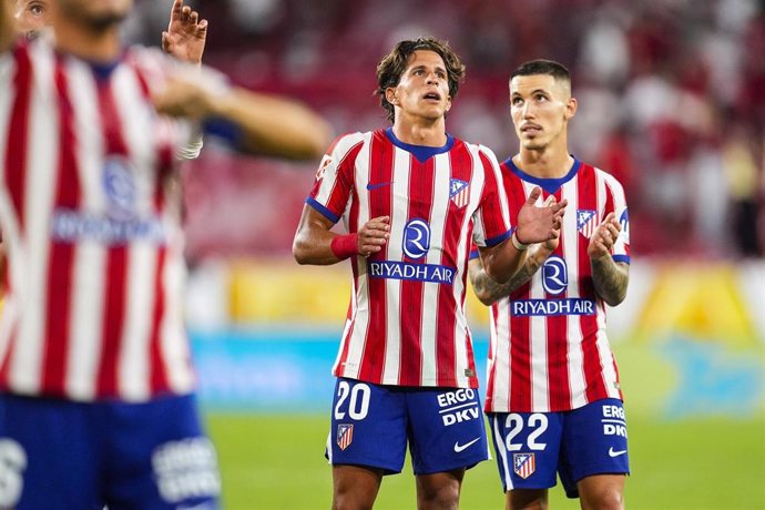 Giuliano Simeone (Atlético de Madrid), ante el Sevilla FC.
