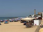 Foto: Más de 8.000 andaluces fueron en bus a la playa con el Programa Estival de Transporte al Litoral