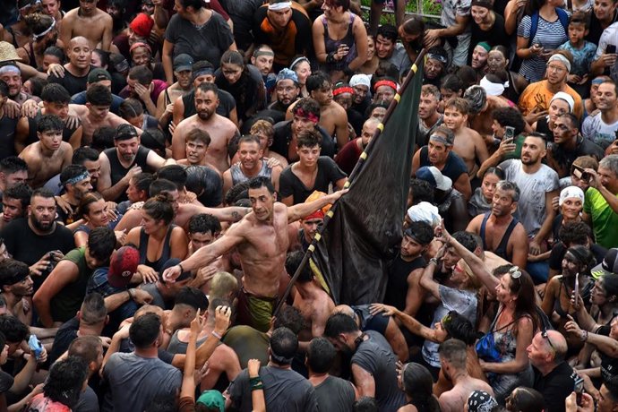Cascamorras vuelve este miércoles, 9 de septiembre, a Guadix tras no conseguir llevarse la imagen de la Virgen de la Piedad durante su multitudinaria carrera en Baza (en la imagen)
