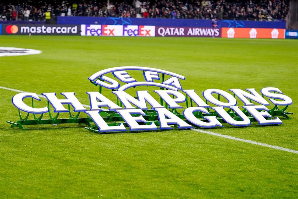 Archivo - La UEFA homenajeará a las víctimas de las inundaciones de Nepal.