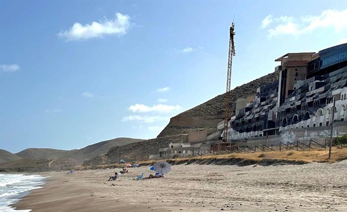 Hotel situado en la playa de El Algarrobico, en Carboneras (Almería).