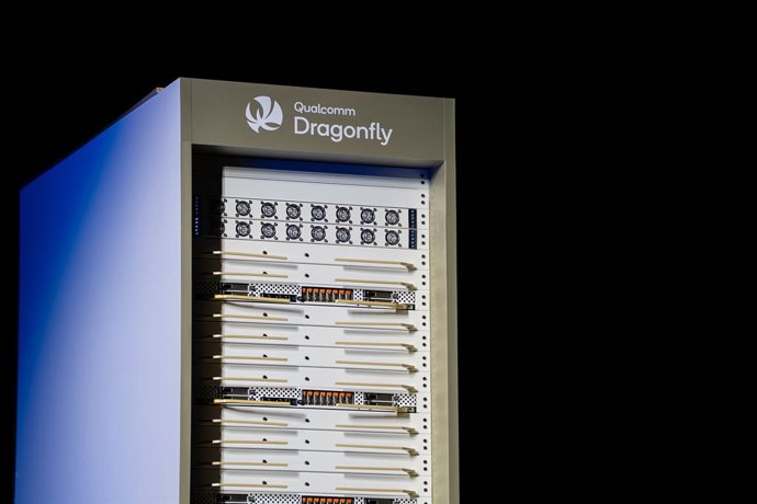 Archivo - June 1, 2026, Taipei, TAIWAN: The Qualcomm Dragonfly data server on stage during a keynote by the company's CEO at Computex 2026 in Taipei, Taiwan, June 1, 2026. NEXPHER/Vernon Yuen