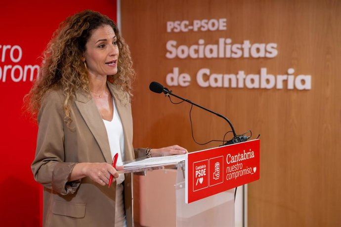 Archivo - La portavoz del PSOE de Cantabria, Ainoa Quiñones