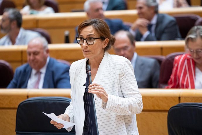 La ministra de Sanidad, Mónica García, interviene durante una sesión plenaria en el Senado, a 8 de septiembre de 2026, en Madrid (España).