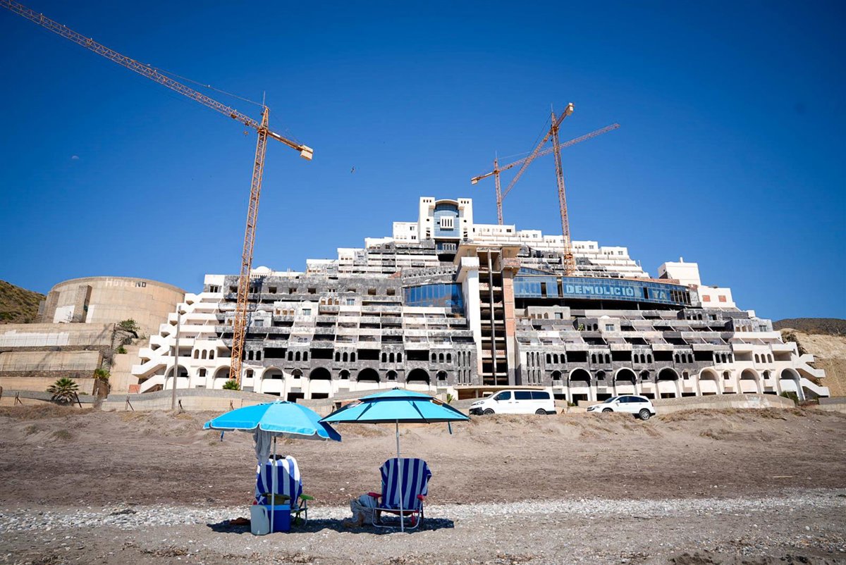 Ecologistas en Acción celebra el expediente del Algarrobico y urge a activar el protocolo de demolición con el Gobierno