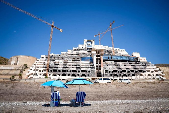 Archivo - Hotel de la playa de El Algarrobico en Carboneras (Almería). 