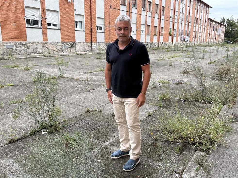 Ramón Tuero, concejal del Grupo Municipal Socialista en el Ayuntamiento de Gijón, visita los patios de La Camocha.