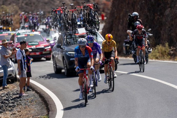 Un momento de la 16º etapa de La Vuelta Ciclista a su paso por Berrocal, como foto de recurso