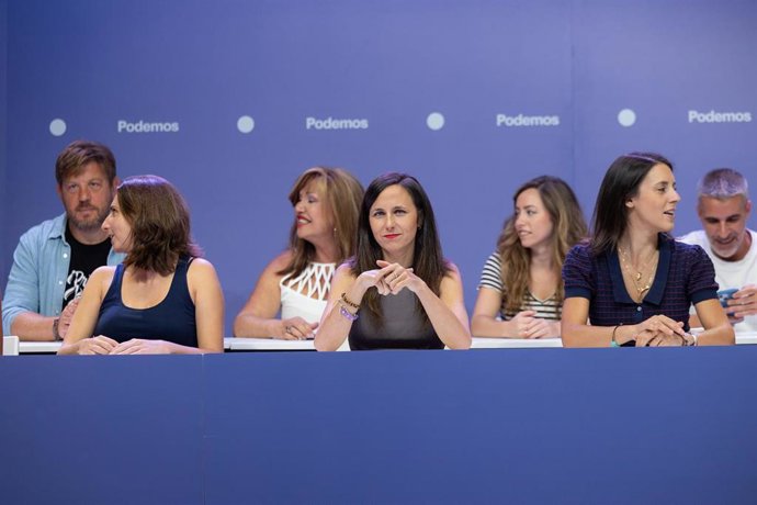 (I-D) La secretaria de vivienda, Lucía Muñoz, la secretaria general de Podemos, Ione Belarra; y la eurodiputada Irene Montero en el Consejo Ciudadano Estatal de Podemos, a 5 de septiembre de 2026, en Madrid (España). 