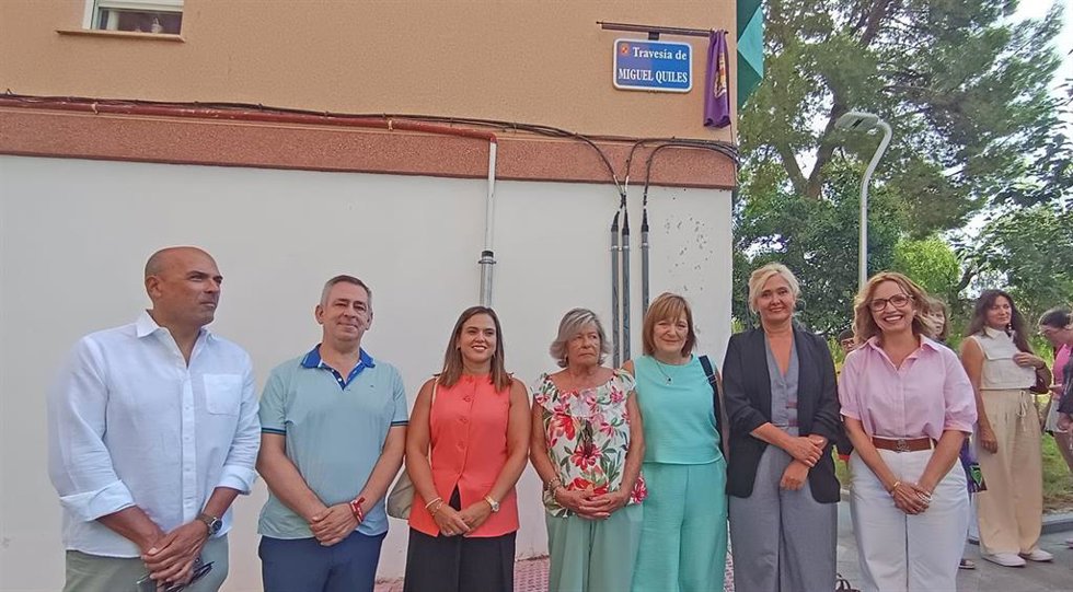 Descubrimiento de la placa de la Travesía Miguel Quiles.