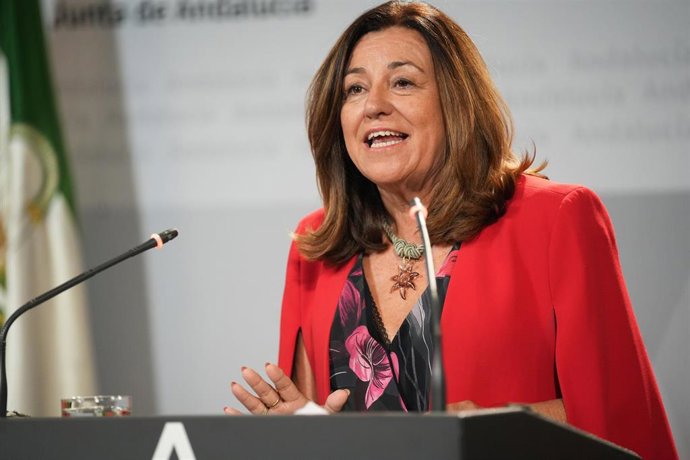 La consejera de Educación de la Junta de Andalucía, María del Carmen Castillo,  durante la rueda de prensa. 