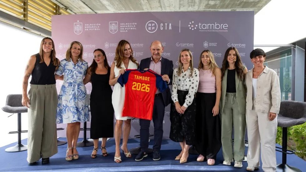 Fútbol.- La RFEF presenta su "innovador" acuerdo para proteger a futbolistas y árbitras en su "edad de fertilidad"
