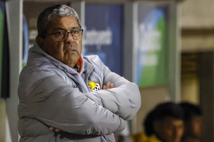 Futbol, Deportes Limache vs Cobresal. Fecha 22, Liga de Primera 2026. El entrenador de Cobresal Gustavo Huerta es fotografiado durante el partido de la Liga de Primera contra Deportes Limache disputado en el estadio Lucio Farina de Quillota,