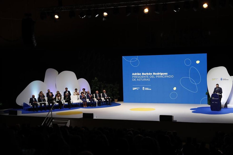El presidente del Principado, Adrián Barbón, durante la entrega de las Medallas de Asturias 2026.