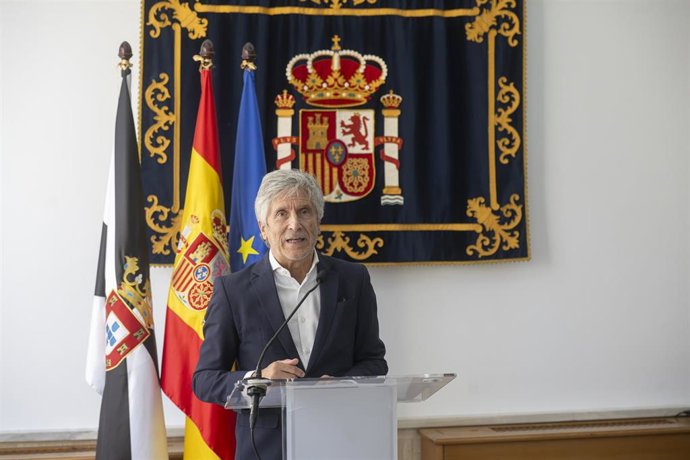 El ministro del Interior, Fernando Grande-Marlaska, atiende a los medios en la Delegación del Gobierno en Ceuta, a 8 de septiembre de 2026, en Ceuta (España). 